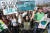 지난달 15일 미국 워싱턴 의회 앞에서 벌어진 청소년들의 기후변화 대책 촉구 시위. [AP=연합뉴스]