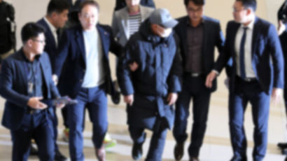 인천공항 입국한 마이크로닷 부모 체포…제천경찰서로 압송