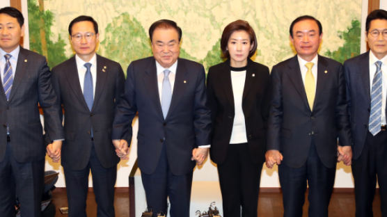 한국당, 내일 청와대 앞 의총…4월 임시국회 ‘암울’ 