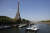 지난 2017년 7월 에너지 옵저버가 프랑스 파리의 세느강을 운항하고 있다.[AP=연합뉴스]