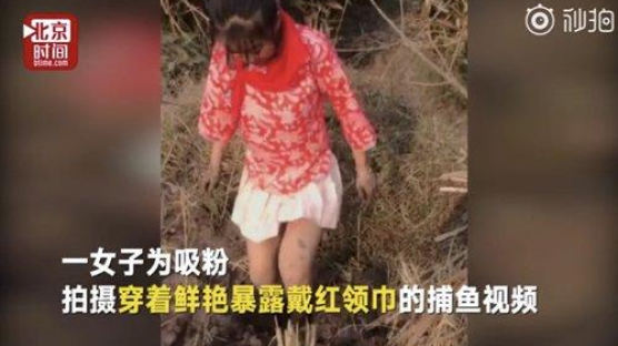 중국서 '붉은 스카프' 두른 여성, 모독죄로 구금된 까닭