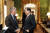 정의용 국가안보실장(오른쪽)과 존 볼턴 국가안보보좌관이 11일 오전(현지시간) 미국 워싱턴 블레어 하우스에서 문재인 대통령과의 접견을 기다리던 중 대화를 나누고 있다. [워싱턴 DC=강정현 기자]