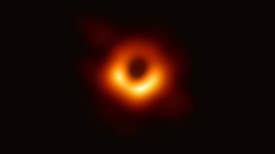 블랙홀 맨 얼굴 드러났다…인류 사상 최초 관측 성공