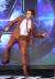  배우 로버트 다우니 주니어가 춤을 추며 포즈를 취하고 있다. [뉴스1]