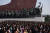 평양 시민들이 15일 만수대의 김일성 김정일 동상을 참배하고 돌아나가고 있다. [AFP=연합뉴스]