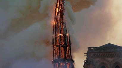 '파리의 심장'이 불탔다…노트르담 대성당 큰불