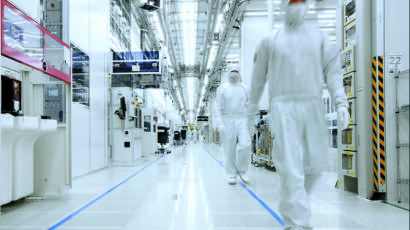 ‘파운드리 1위 목표’ 삼성전자, 업계 최초 7나노 EUV 양산한다