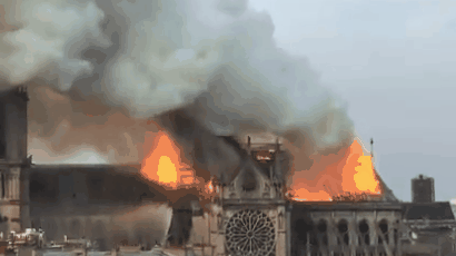 파리 노트르담 대성당에 화재…"지붕 완전 붕괴"