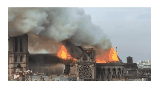 파리 노트르담 대성당에 화재…"지붕 완전 붕괴"