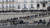 15일(현지시간) 화마에 휩싸인 노트르담 대성당을 걱정스럽게 바라보고 있는 프랑스 파리 시민들과 관광객들 모습. [AP=연합뉴스]