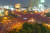 &#39;대구의 강남&#39;으로 불리는 수성구 내 범어네거리 일대는 부동산 개발 노른자위이고 광장이기도 하다. 2006년 독일월드컵의 한국-토고 경기 때 5만여명이 몰려 열띤 응원을 했다. [중앙포토]