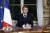 노트르담 대성당 화재 다음날인 16일(현지시간) 엘리제궁에서 대국민연설을 하고 있는 에마뉘엘 마크롱 프랑스 대통령. 그는 연설에서 &#34;5년 내 더 아름답게 복원하겠다&#34;고 공언했다. [AP=연합뉴스] 