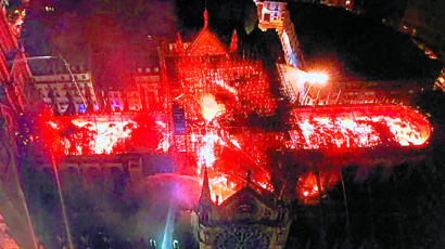 노트르담 성당 꼭대기서 불 끈 소방관이 전한 화재 당시 상황