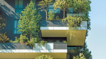 [봄과 함께] 건물 외벽에 ‘바이오필릭’ 디자인 적용한 수직 정원 도시에 생명력 불어넣는 ‘사람 중심’의 집을 짓는다