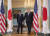 워싱턴 DC에서 열린 안전보장협력위원회 2+2 회담에서 만난 고노 다로 일본 외무상과 마이크 폼페이오 미국 국무장관. [EPA=연합뉴스]