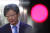 유승민 바른미래당 의원이 지난달 20일 국회에서 선거법 관련 패스트트랙 처리 논의를 위한 비공개 의원총회를 마치고 취재진의 질문에 답하고 있다. 오른쪽은 방송카메라의 빨간 불빛. [뉴스1]