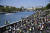 23번째 &#39;노란 조끼&#39; 시위 참가자들이 20일(현지시간) 파리 시내를 행진하고 있다. [EPA=연합뉴스]