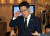 박지원 의원이 21일 서울 신촌 세브란스병원 장례식장에 마련된 김홍일 전 의원의 빈소에 조문을 마친 뒤 인터뷰 하고 있다. 변선구 기자