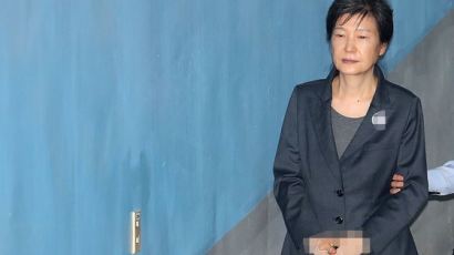 박근혜 전 대통령 면담한 검찰, 석방 여부 오늘 조사에 달렸다 