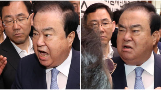 [포토] ‘패스트트랙 설전’ 문희상 의장, 한국당 의원들과 충돌 