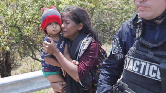 [서소문사진관] 멕시코, 이민자 500여명 체포...트럼프의 압박 때문