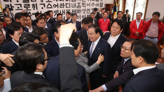 문 의장 측 “한국당 겁박, 있을 수 없는 폭거…사과해야”