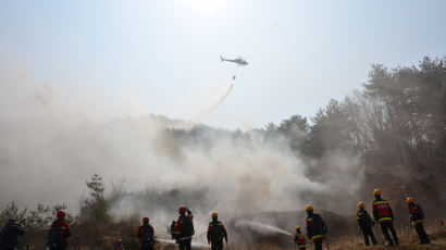 철원 DMZ서 산불 발생…“지뢰 때문에 헬기로 진화 작업”