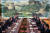  시진핑 국가주석이 이끄는 중국 대표단(오른쪽)이 24일 아베 신조 일본 총리의 특사로 방중한 니카이 도시히로 자민당 간사장 등 일본 대표단과 면담하고 있다.[로이터=연합]