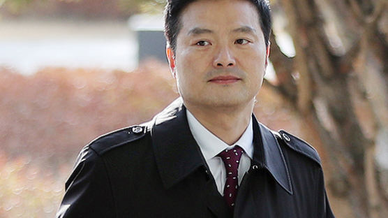 '공익신고자' 김태우 전 수사관, 검찰은 공무상 비밀누설 혐의로 기소