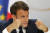 에마뉘엘 마크롱 프랑스 대통령이 관저인 엘리제궁에서 노란조끼 시위에 대한 대책을 발표하고 있다. [AP=연합뉴스]