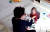 서울 금천구에서 한 아이돌보미가 생후 14개월 아기의 뺨을 때리는 모습. [사진 유튜브 캡처]