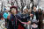 함서율씨가 지난 11일 서울 윤중로 벚꽃 축제장에서 디아블로 공연을 하고 있다. 변선구 기자