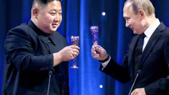 푸틴 카드 과시한 김정은, 뒤로 밀린 남북 정상회담 