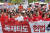자유한국당 황교안 대표와 의원들이 지난 27일 오후 서울 광화문광장에서 열린 ‘문재인 STOP(멈춤), 국민이 심판합니다!&#39;에서 행진하고 있다. [연합뉴스]