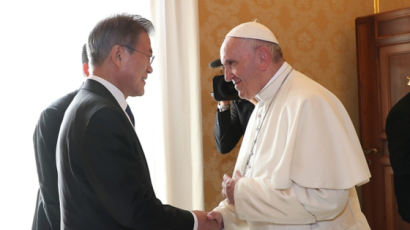 교황 “판문점 선언 1주년…한국인에게 평화의 새 시대 가져다주길”