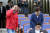박덕흠(왼쪽)·최연혜 자유한국당 의원이 29일 오전 서울 여의도 국회에서 열린 비상의원총회에 참석하며 의원들과 인사하고 있다. 김경록 기자