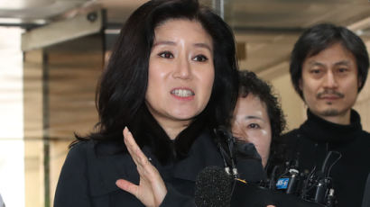 '동물 안락사 혐의' 박소연 케어 대표 구속영장 기각