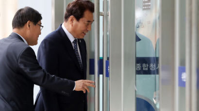 백군기 용인시장 '선거법 위반 혐의' 징역 6월 구형 