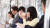 전철 내 화장하는 여인을 바라보는 장면을 광고에 실은 일본 기업. [사진 도큐철도]