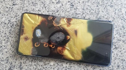 "갤럭시 S10 5G 불난뒤 폭발" 주장에···삼성 "외부 찍힘 탓"