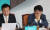 손학규 바른미래당 대표(왼쪽)가 30일 국회에서 열린 기자회견에 참석해 발언하고 있다. 오종택 기자