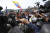 30일 군인들과 함께 군사봉기를 일으킨 후안 과이도 베네수엘라 국회의장. [AP=연합뉴스]
