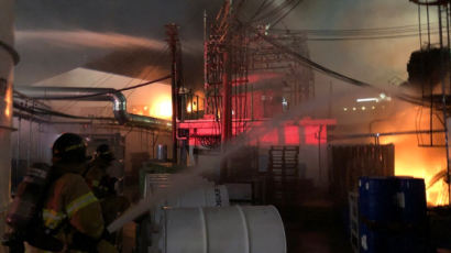 군포 페인트 공장 화재 완진···"확인된 인명피해는 없어"