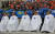 자유선진당 의원들이 2010년 1월 11일 오전 국회 본관에서 열린 세종시 원안 사수 결의대회에 참석해 삭발식을 하고 있다. [중앙포토]