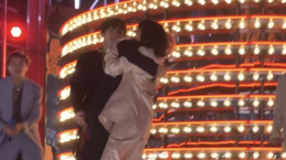 Who's The BTS Member Hugging Halsey After BBMAs 'Boy With Luv' Stage?