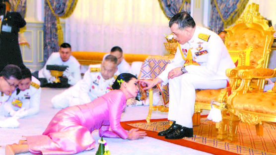 [사진] 태국 국왕 4번째 부인 스튜어디스·근위대장 출신