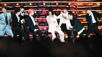 [사진] BTS 빌보드 2관왕