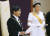나루히토(德仁) 새 일왕이 지난 1일 오전 도쿄 지요다구 고쿄(皇居) 규덴(宮殿) 내의 마쓰노마(松の間)에서 열린 즉위 행사의 하나인 &#39;조현 의식&#39;(朝見の儀)&#39;에서 마사코 왕비가 지켜보는 가운데 첫 소감(오코토바·お言葉)을 밝히고 있다. [연합뉴스]