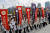 이날 행사에는 일본 왕실을 상징하는 국화문장 아래에 &#39;천황폐하 만세&#39;라고 적힌 깃발을 든 &#39;천황제&#39; 지지자들도 참석했다. [로이터=연합뉴스] 