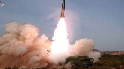 군 “北 신형 전술유도무기, 240·300mm 방사포 다수 발사”